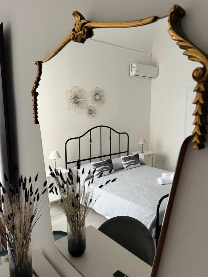 Casanova Rooms And Apartment To Rent Чефалу Экстерьер фото